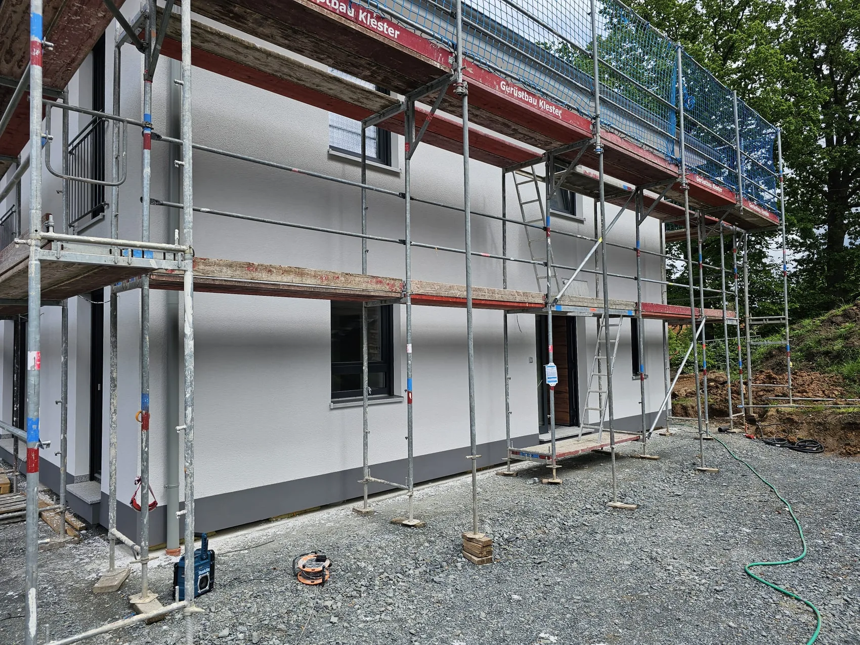 Fassade während der Ausführung – Außenputz und Fassadenarbeiten