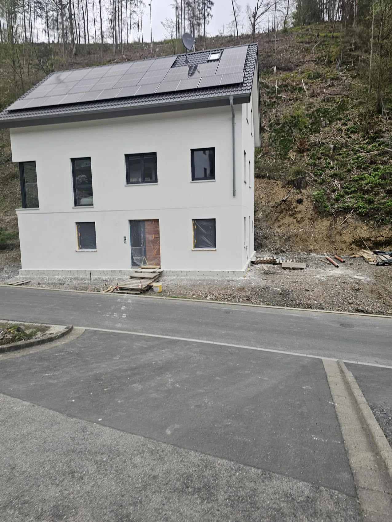 Fassade abgeschlossen – gepflegter Außenauftritt